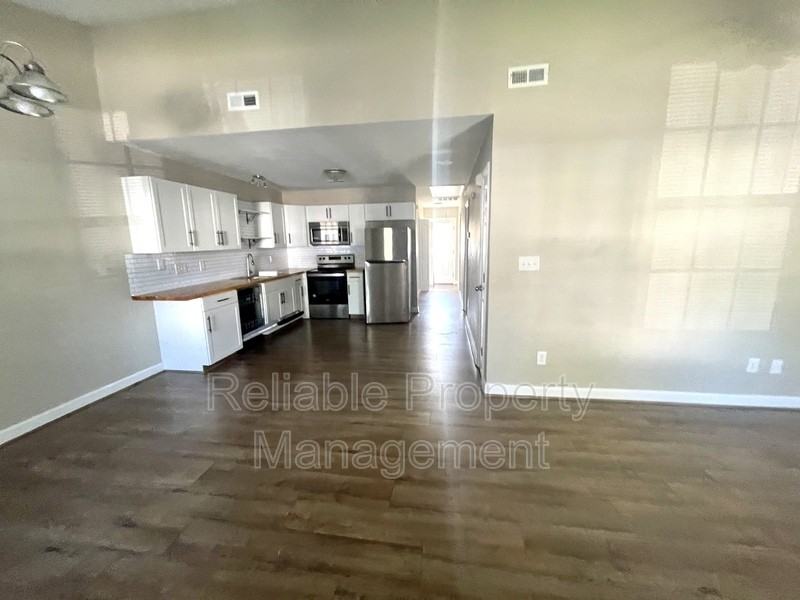 438 E Rose St - Photo 4 of 14