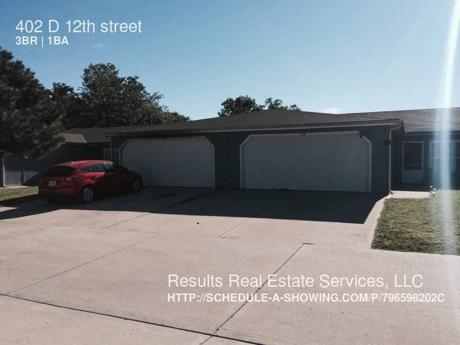 402 SW 12th St - Photo 2 of 10