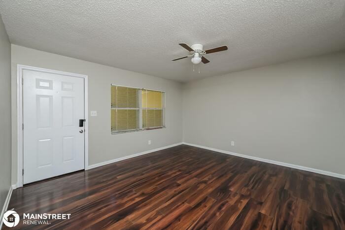 1903 Sylvester Rd - Photo 3 of 16