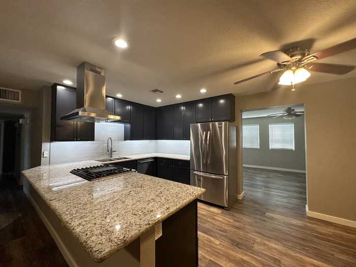 2801 E Angela Dr - Photo 3 of 26