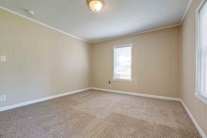 421 Elgin St - Photo 3 of 18