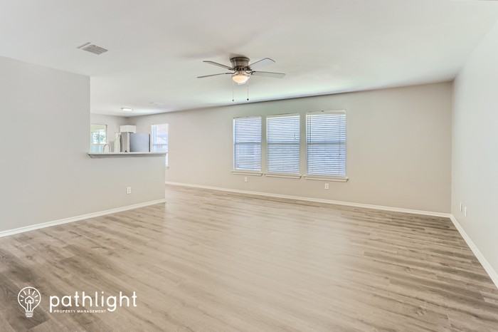 2709 Frontier Ln - Photo 2 of 13