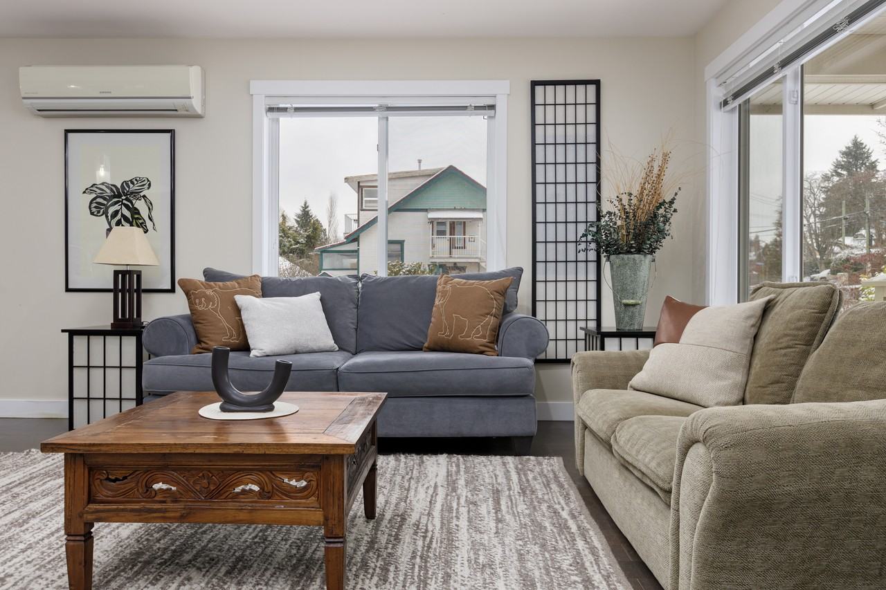 Stewart Apartment - Photo 2 of 15