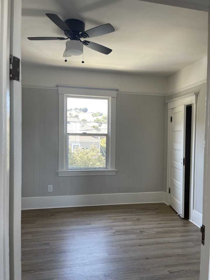 1434 Flora St #1434 - Photo 3 of 17