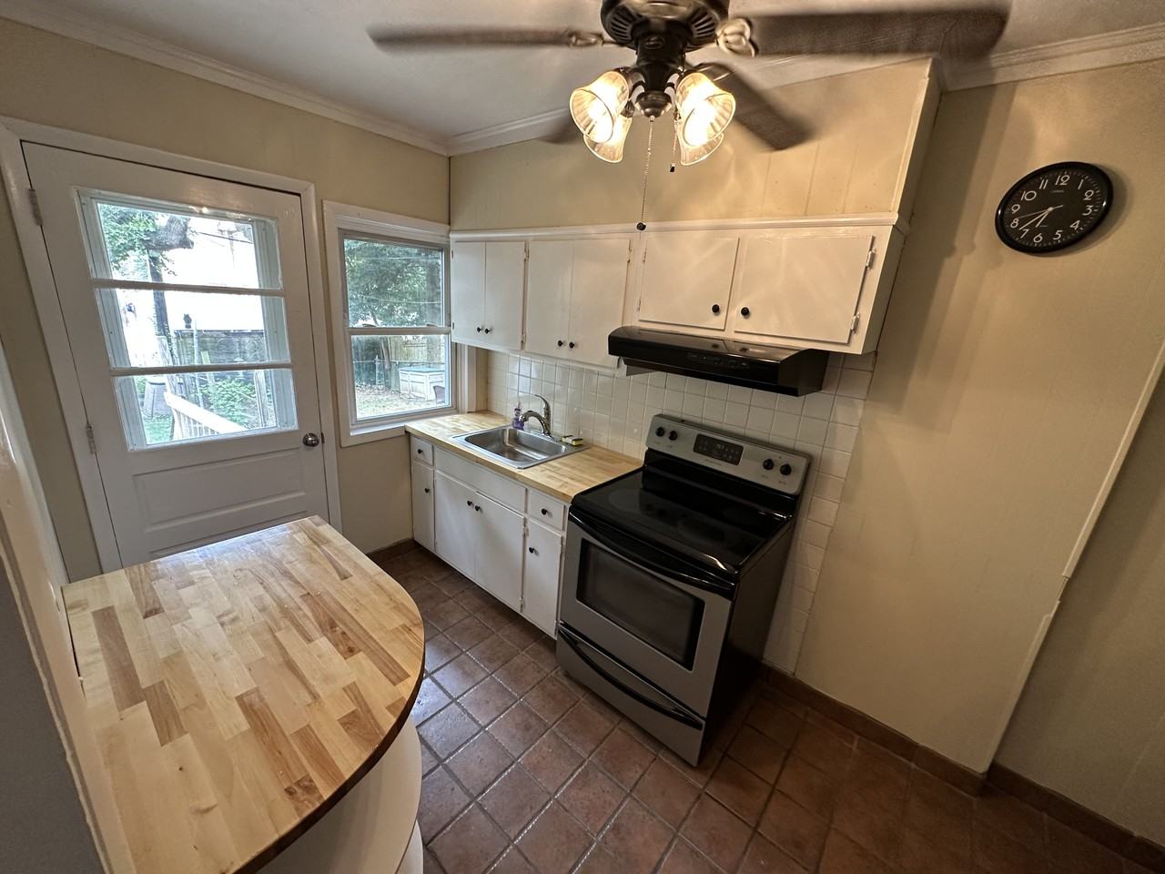 621 Geddes St #621 - Photo 3 of 11