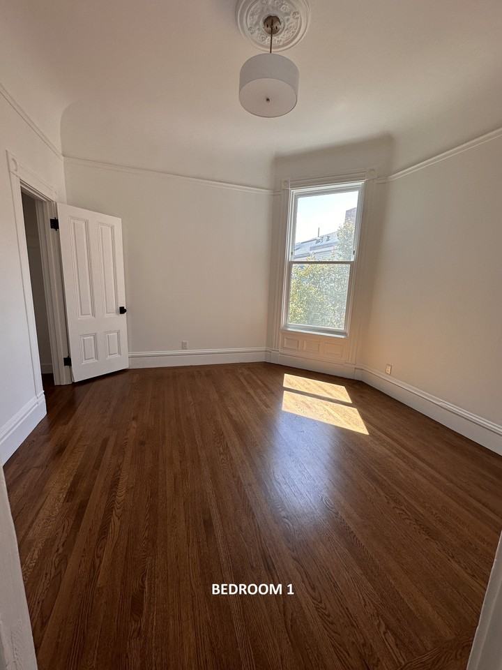 509 Oak Street - Photo 2 of 9