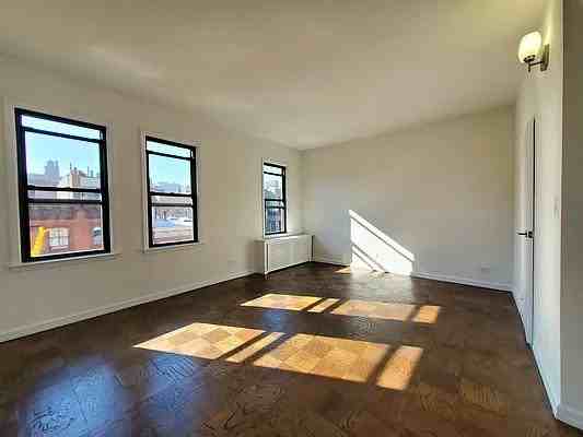 W 22nd St #2O - Photo 3 of 4