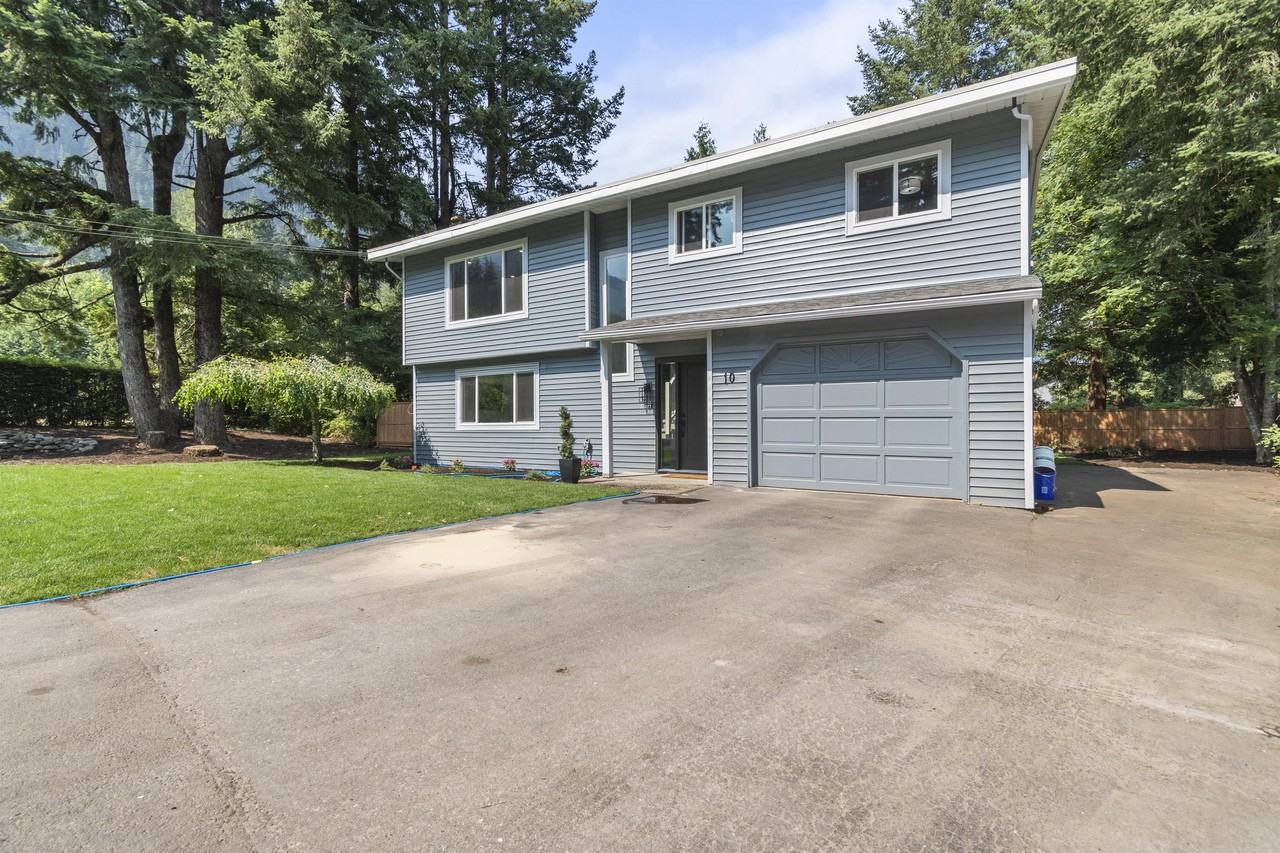 10 Robertson Cres #1 - Photo 2 of 25