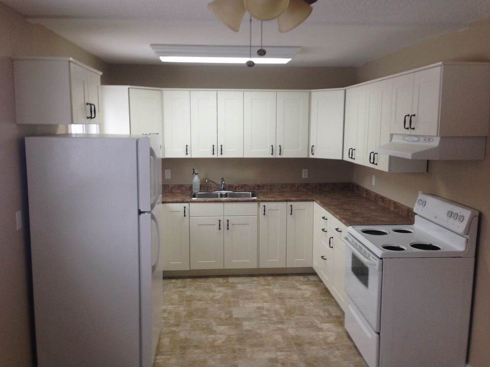 4809 53a St #9 - Photo 2 of 7