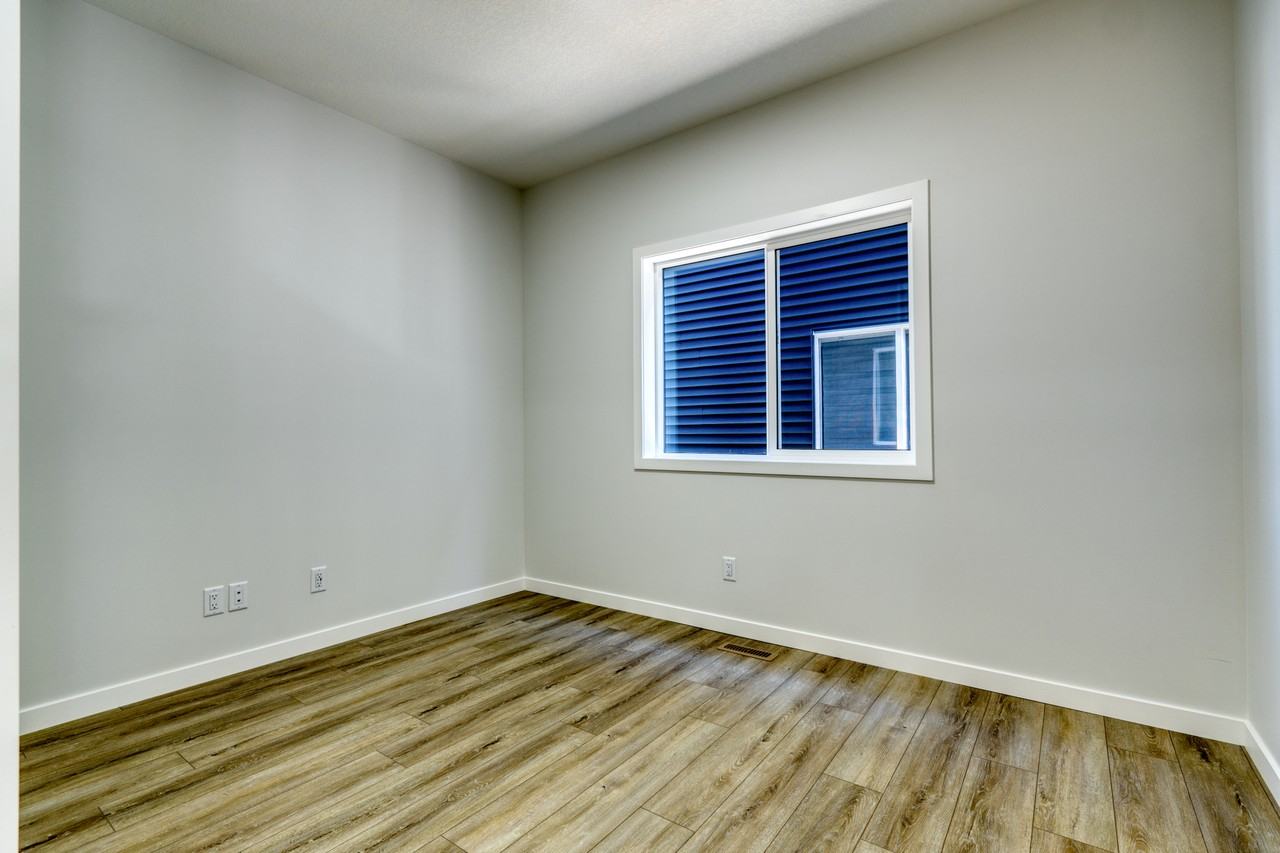 317 Creekrun Cres Sw #NA - Photo 3 of 24