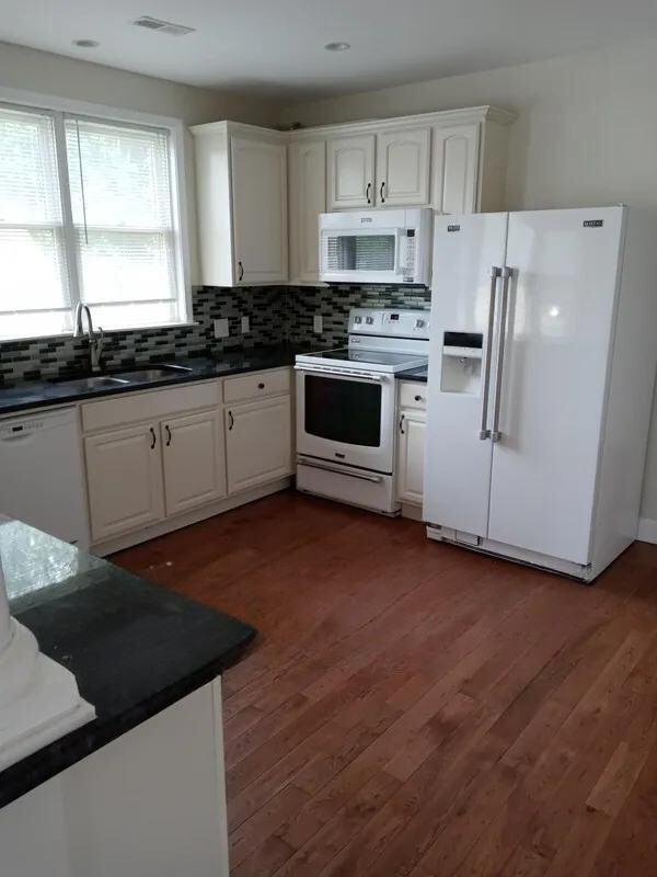 1453 Van Dyke St #2 - Photo 3 of 9