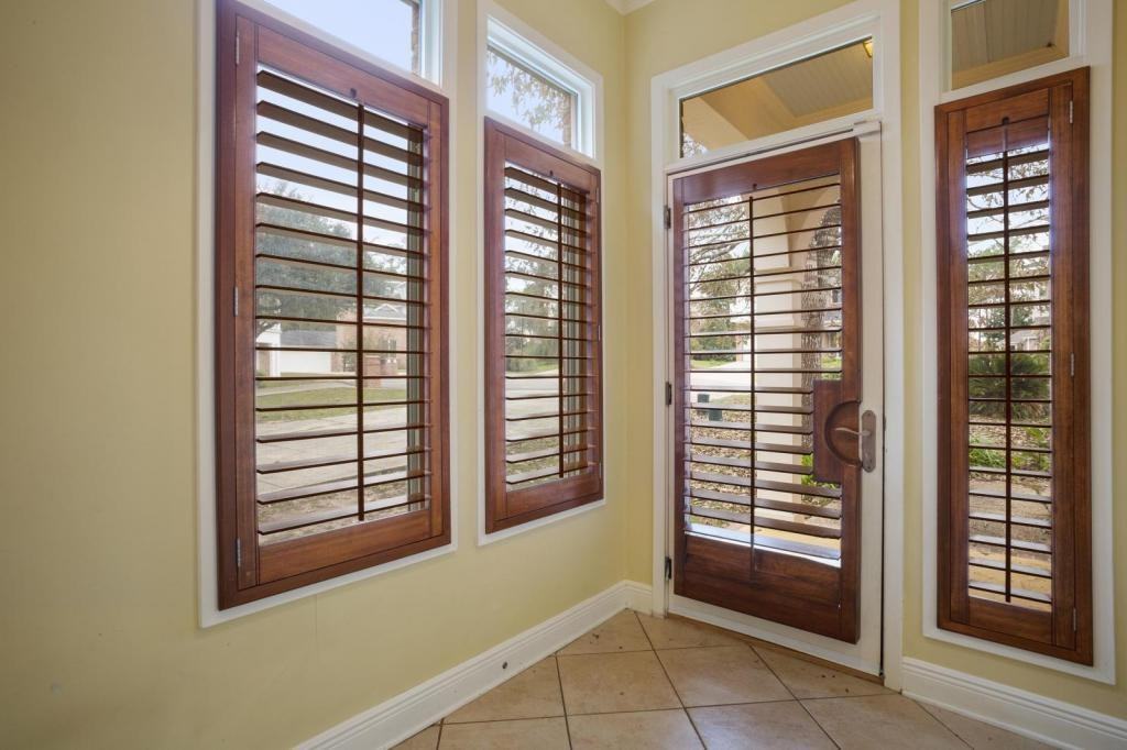 7516 Pinehurst Ct - Photo 2 of 10