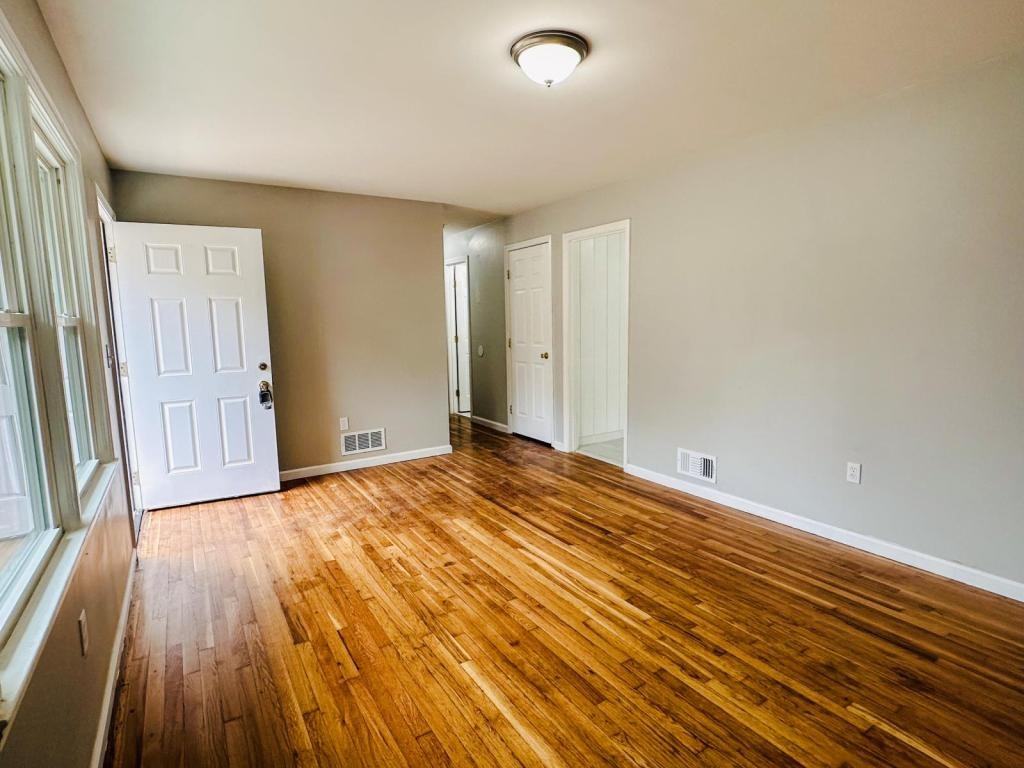 6071 Pinecreek Rd - Photo 4 of 21