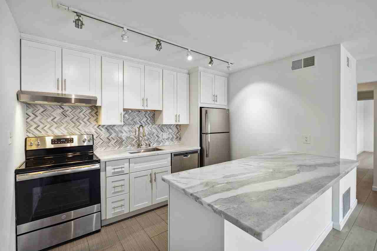 311 Corbett Avenue #14