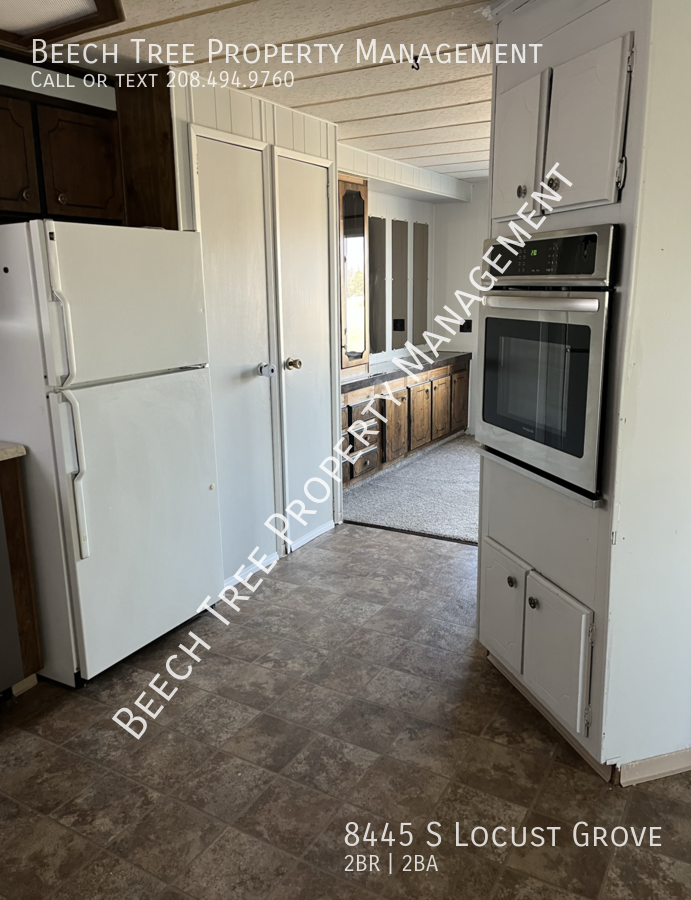 8445 S Locust Grove Rd - Photo 3 of 8