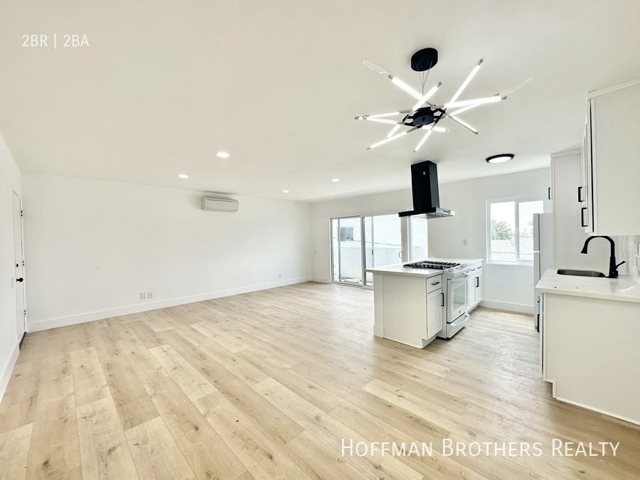 1426 15th St #305 - Photo 2 of 13