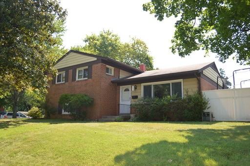 1402 Caddington Ave - Photo 2 of 33