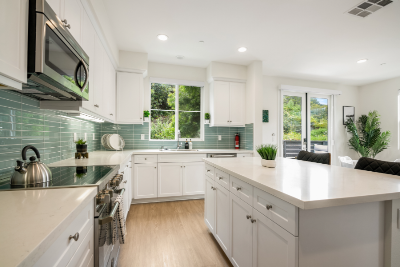 1101 Oceanside Boulevard - Photo 5 of 29