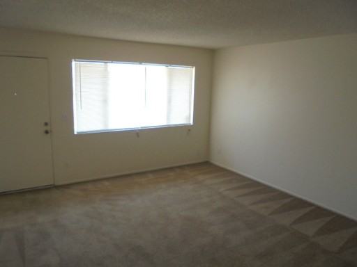 571 W Yale Dr - Photo 3 of 15