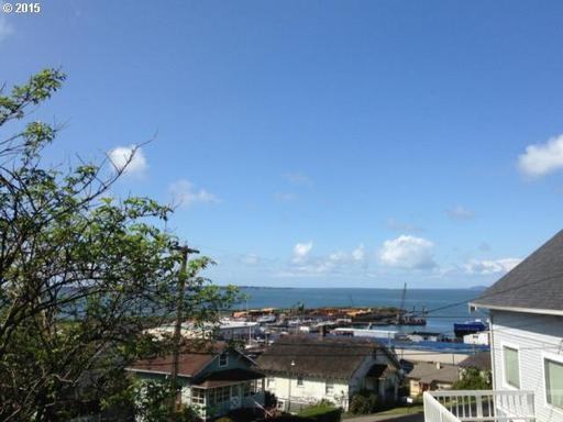 460 Floral St - Photo 3 of 11