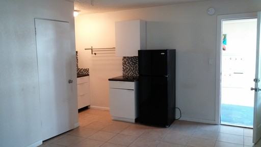 425 2nd St N #11 - Photo 2 of 4