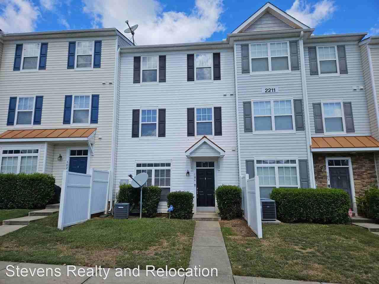 2211 Valley Edge Dr #104