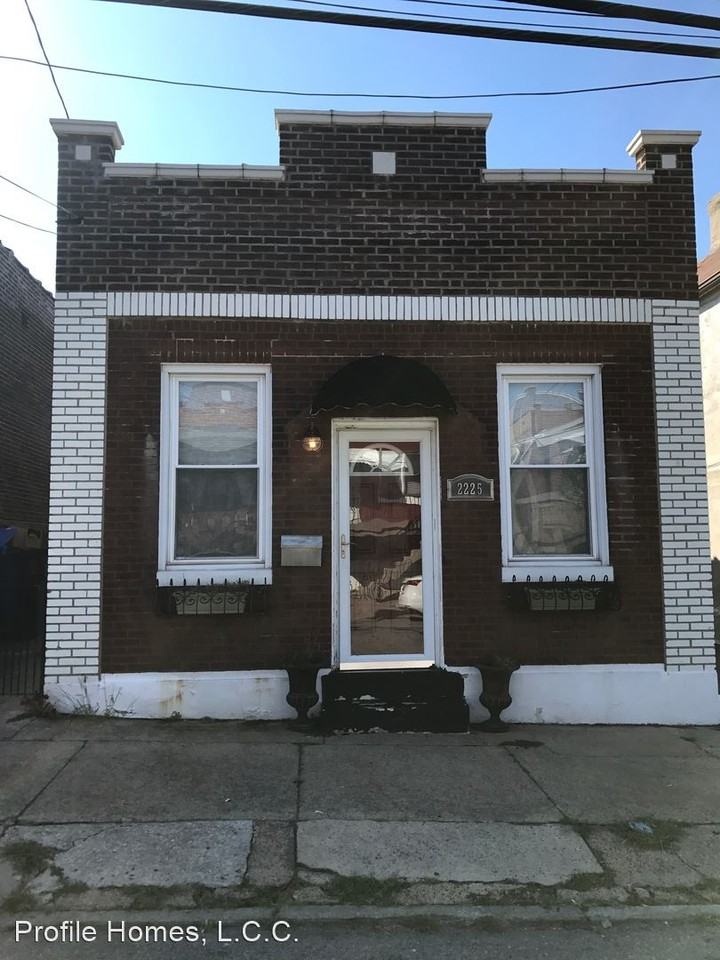 2225 Edwards St - Photo 2 of 16