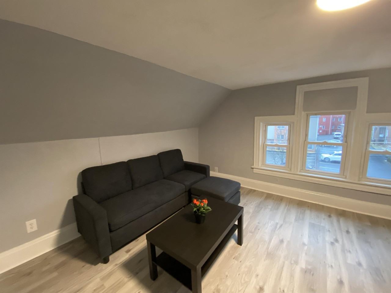 712 School St #1 - Photo 2 of 10