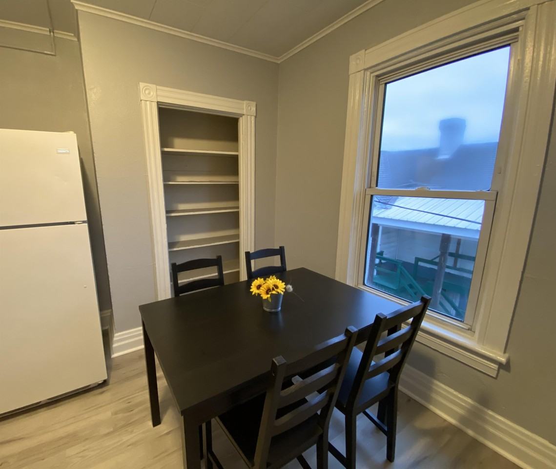 712 School St #1 - Photo 4 of 10