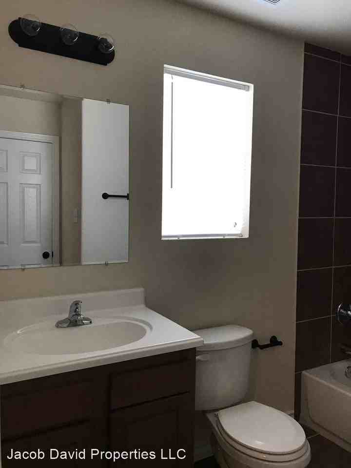 Townhome for rent - Photo 2 of 14