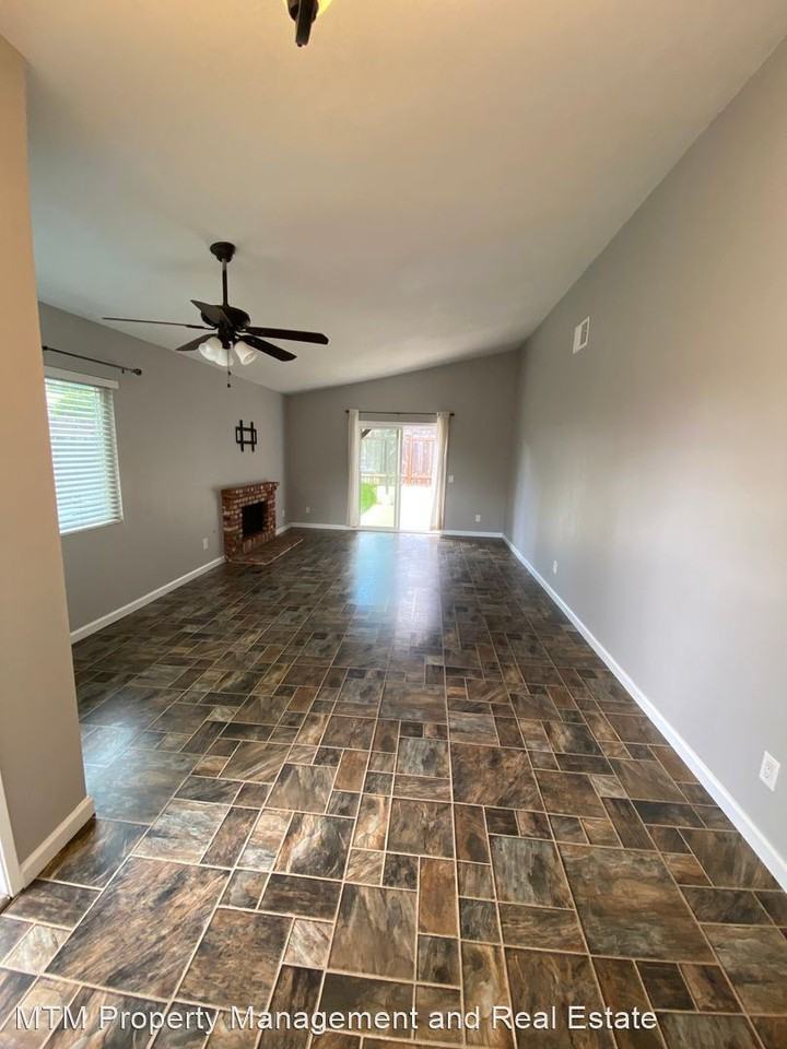 2271 Charise St - Photo 2 of 15