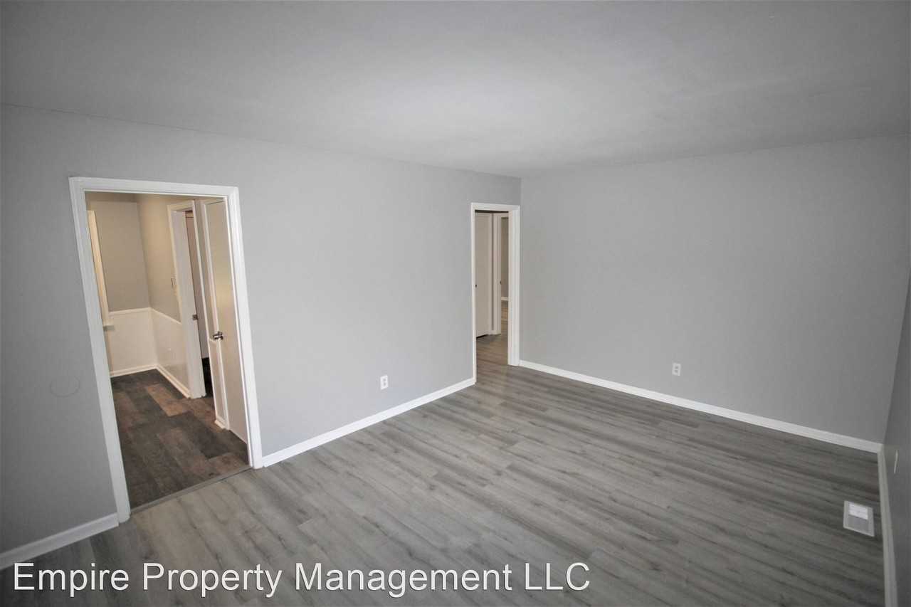 2733 Clayton Dr NW - Photo 2 of 9