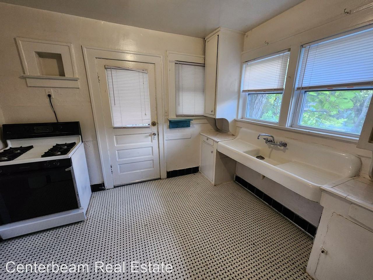 2022 Dellwood Avenue - Photo 2 of 26