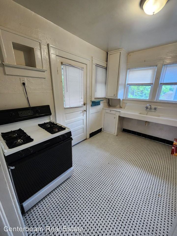 2022 Dellwood Avenue - Photo 3 of 26