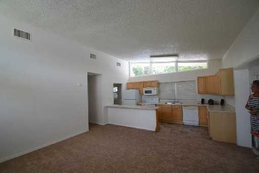 1115 Kirkland Dr - Photo 3 of 7