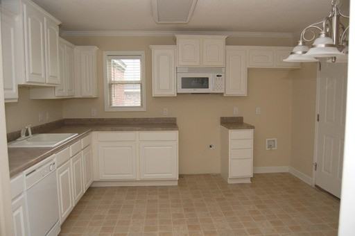 331 Greystone Pointe - Photo 3 of 9