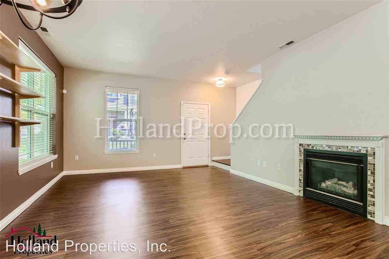 656 Nw Brookhill Ln - Photo 2 of 11