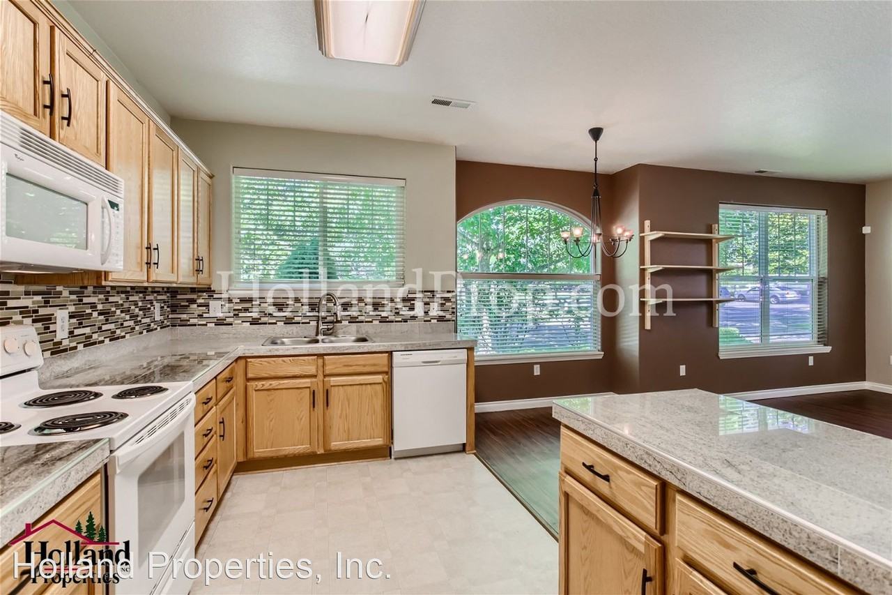 656 Nw Brookhill Ln - Photo 3 of 11