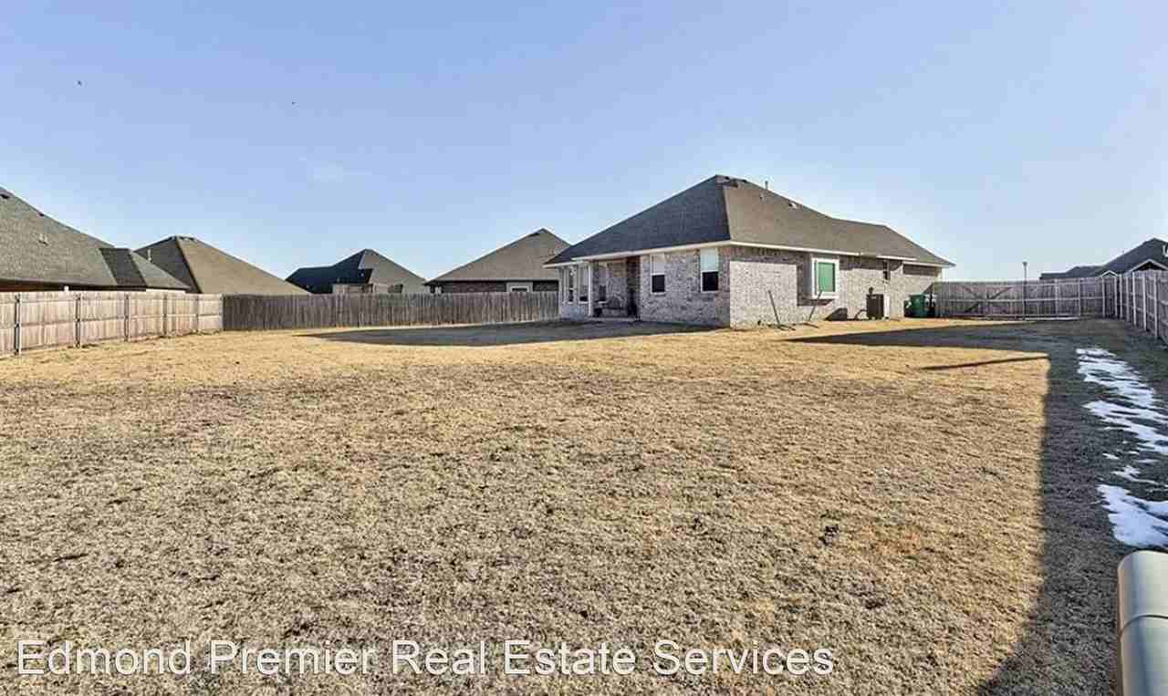 10421 Salt Fork Dr - Photo 2 of 17