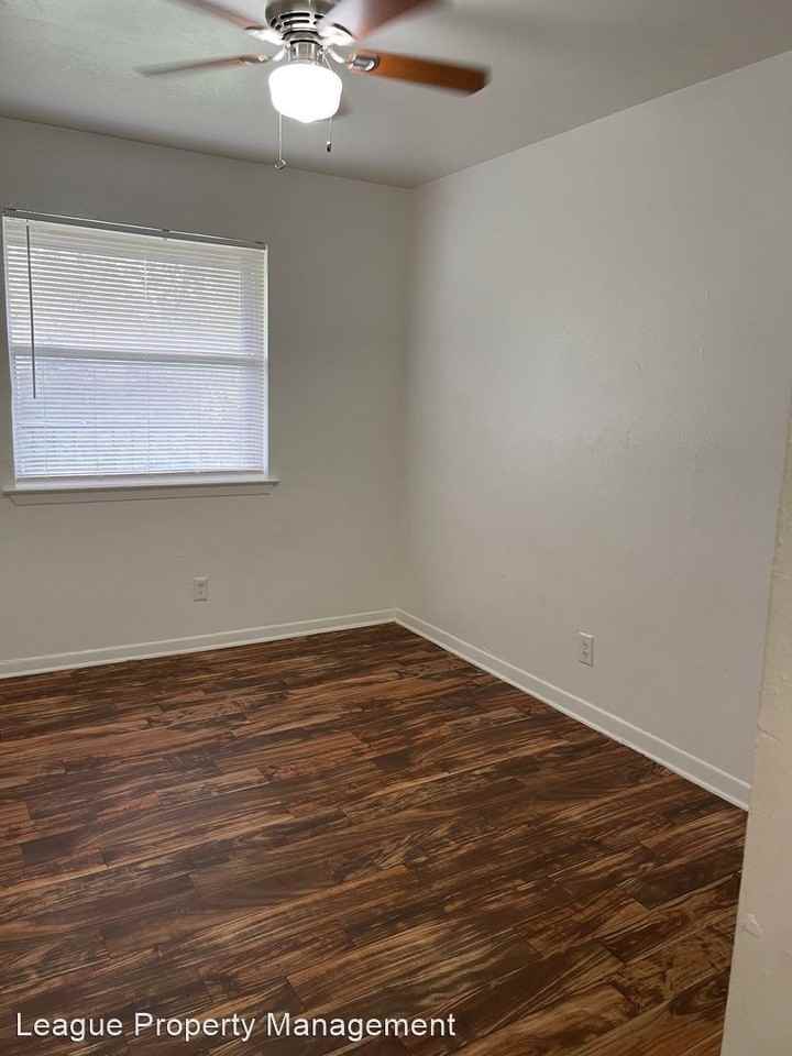 3200 Lake Como Drive - Photo 2 of 15