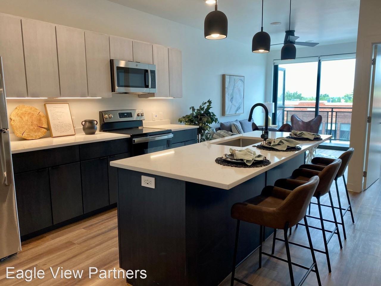 Broad and Main on 7th - Photo 2 of 16