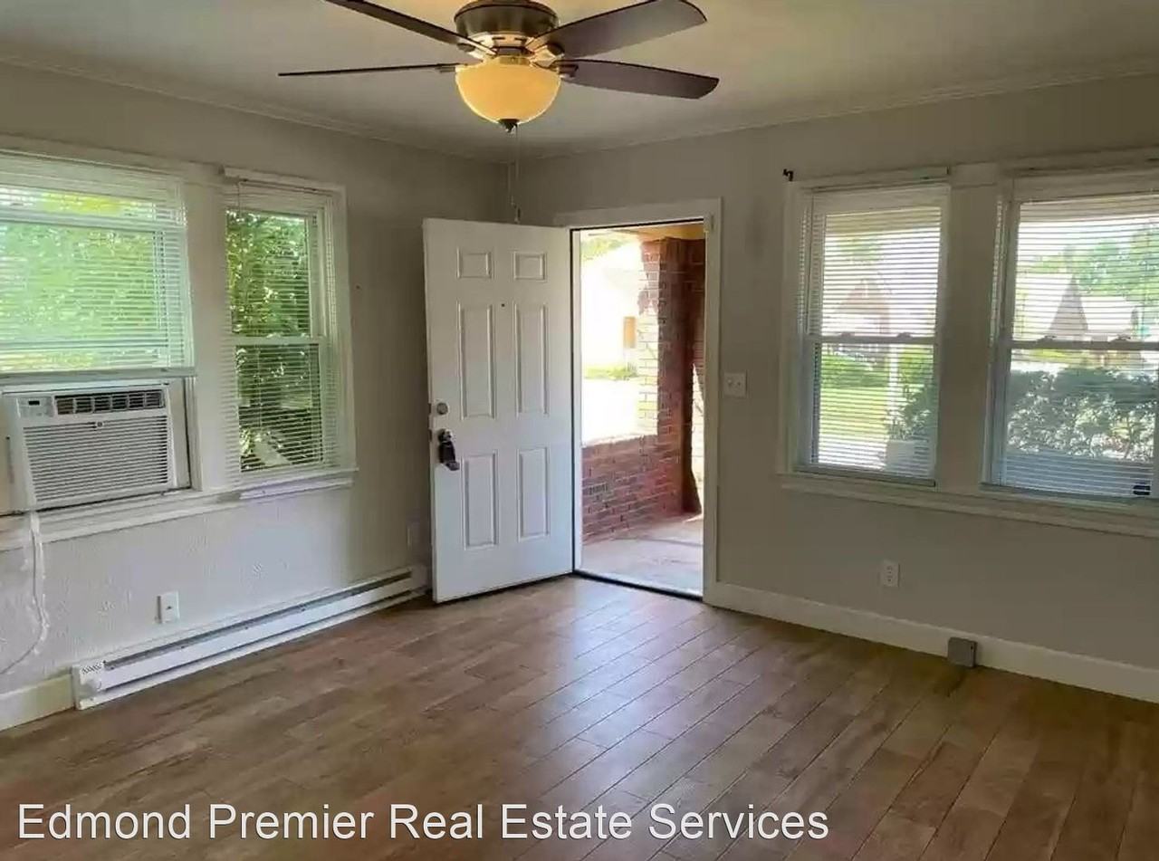 1003 Ne 17th St - Photo 3 of 13