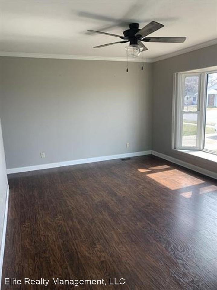 2255 Collins Dr - Photo 2 of 9