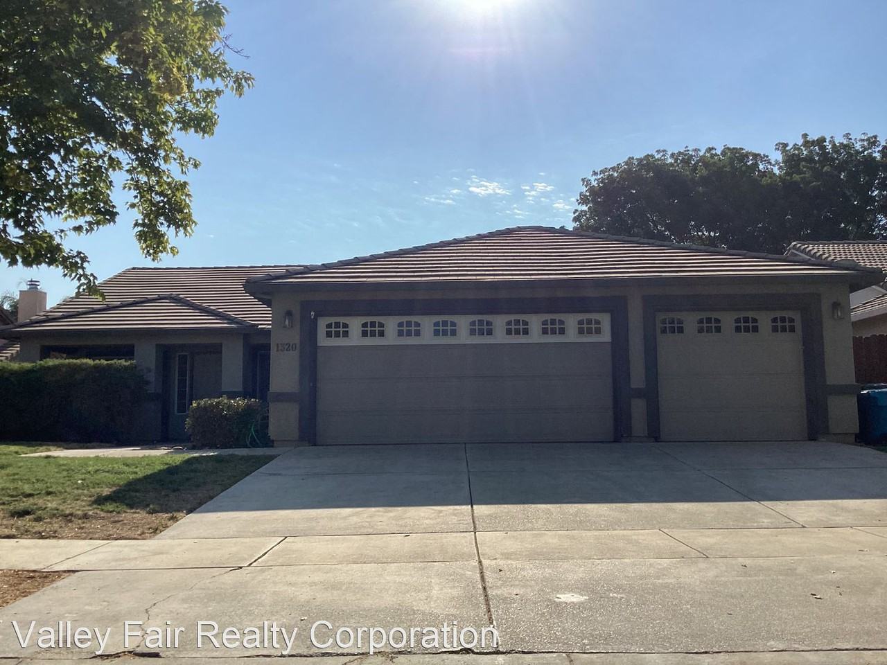 1320 Jodi Dr - Photo 2 of 8