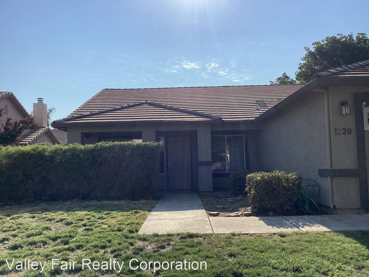 1320 Jodi Dr - Photo 3 of 8