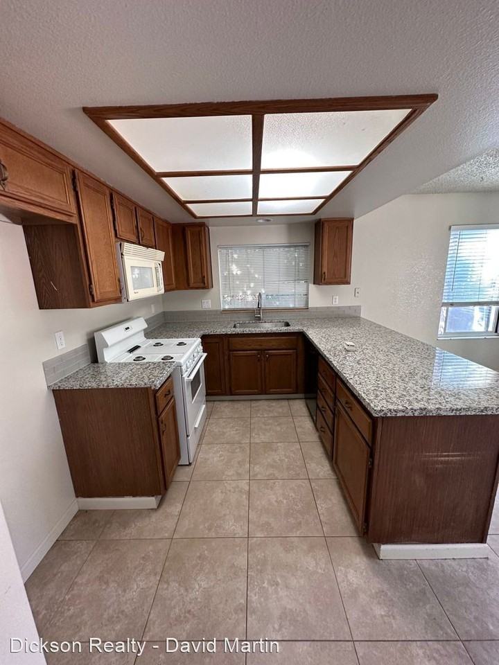 1841 Burnside Dr - Photo 2 of 12