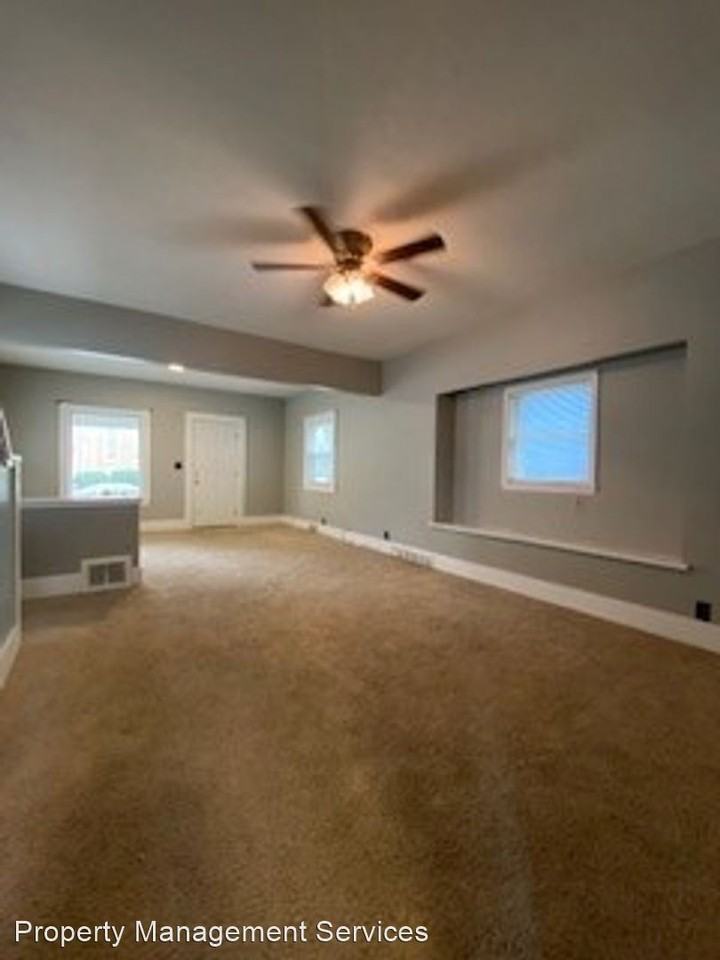 203 N 2nd St - Photo 3 of 25