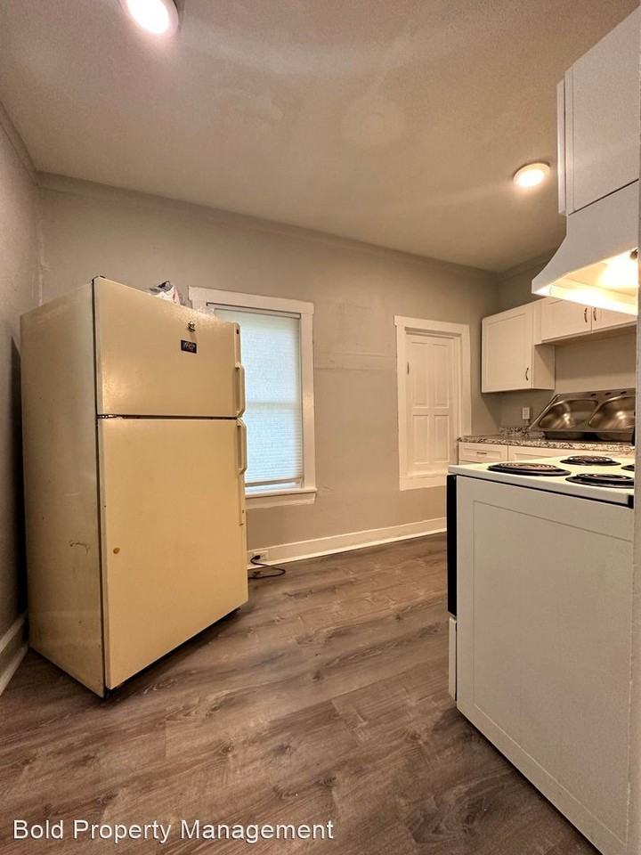 226 N State St. - Photo 3 of 8