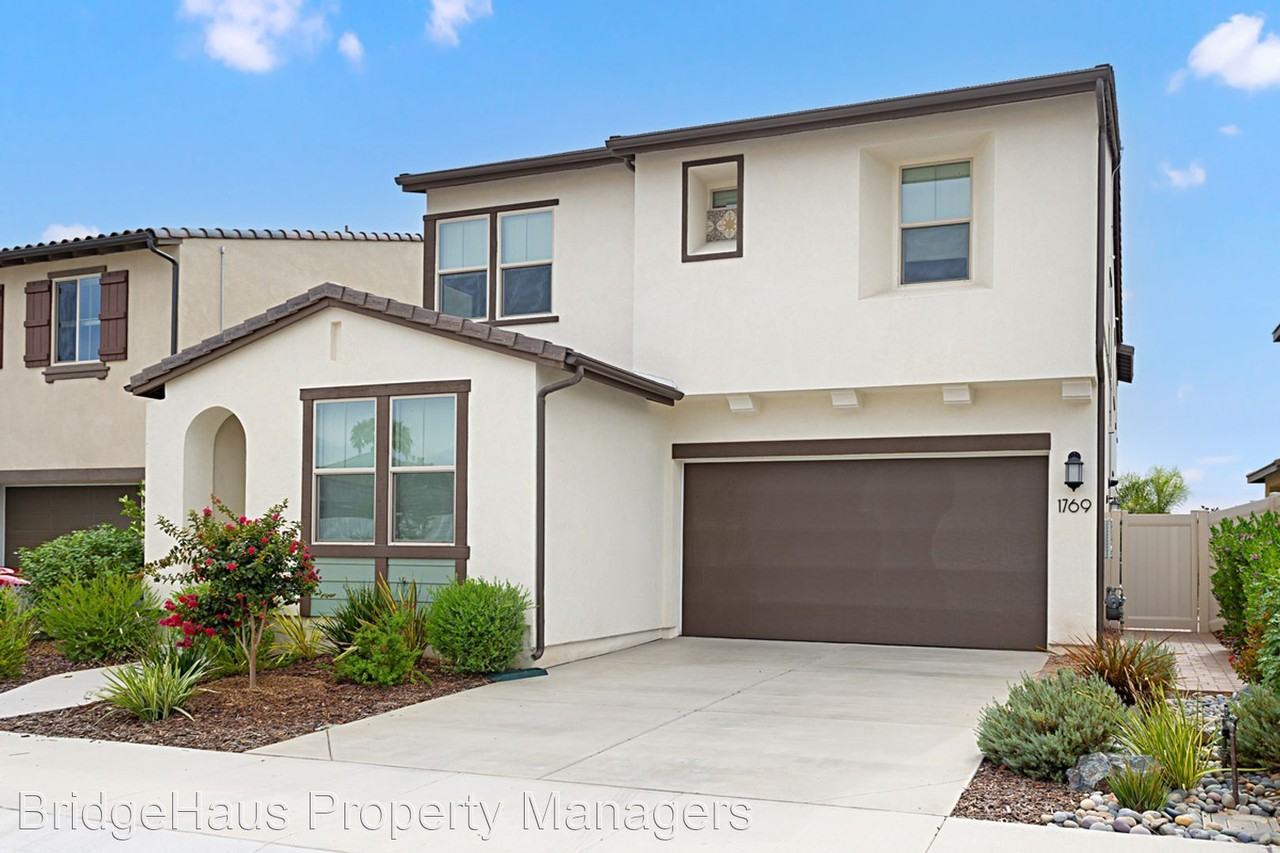 1769 Carol Lee Ln - Photo 2 of 33