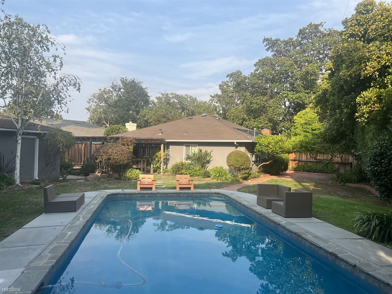 660 Rhodes Dr - Photo 3 of 6